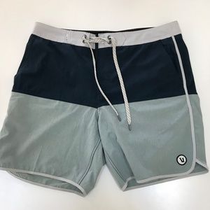 Vuori, Cruise board shorts, size 32